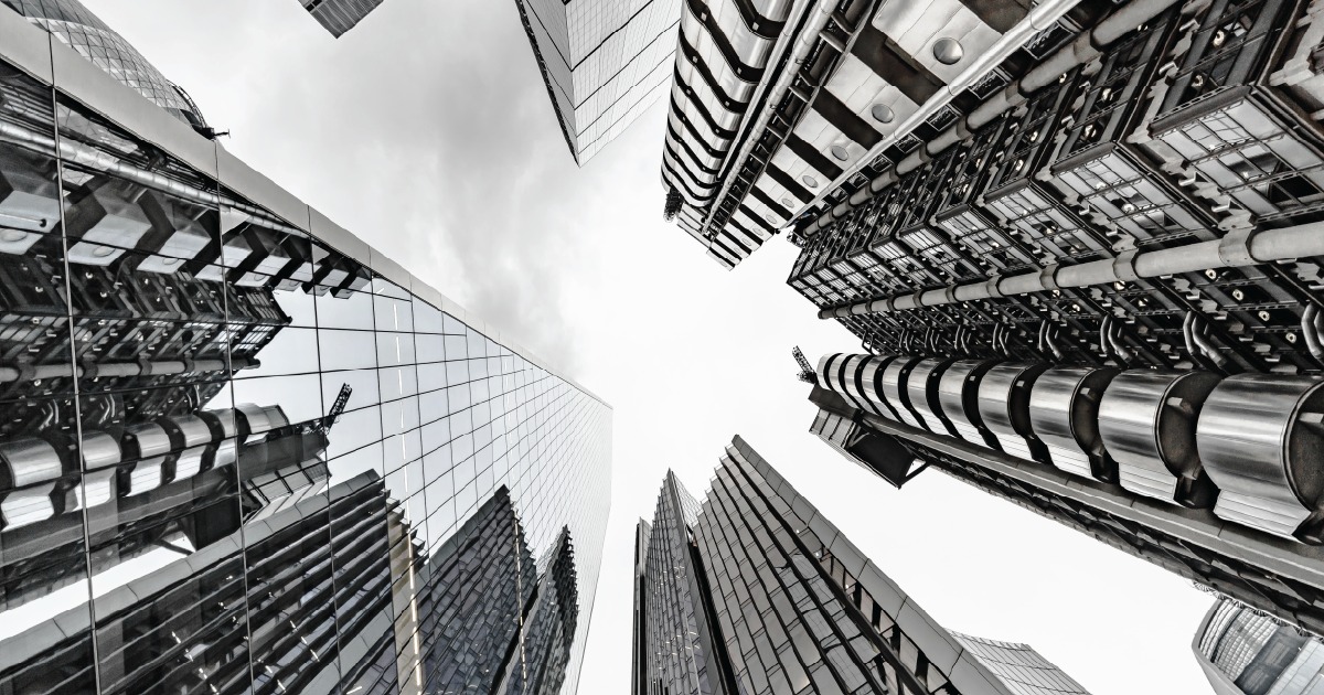 مستودعات مجموعة سرايا الضخمة